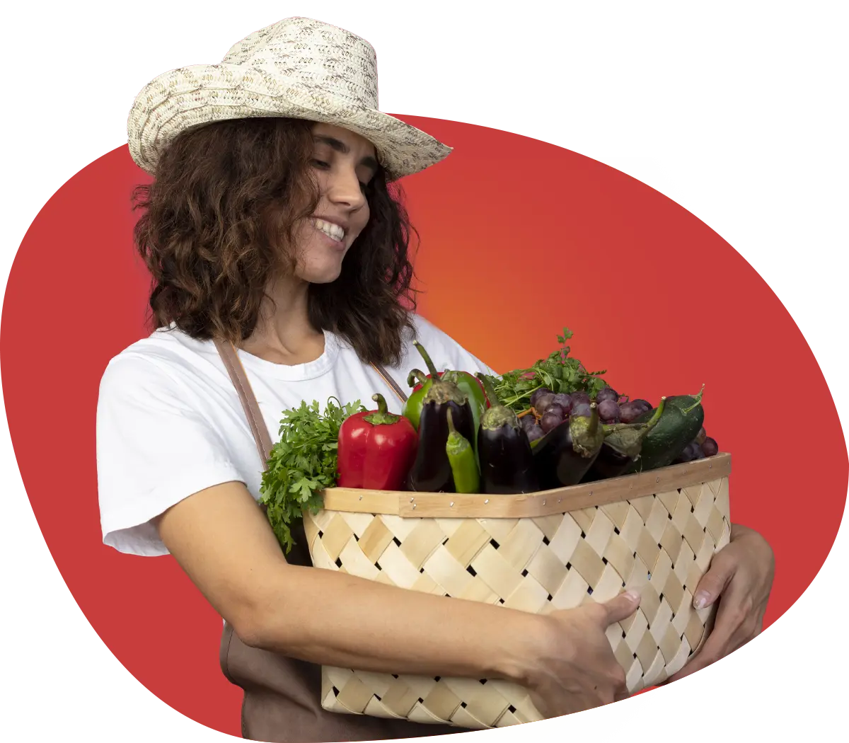 Jeune femme jardinier tablier chapeau tenant panier plein legumes